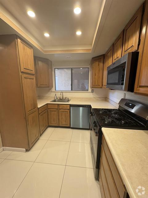 Building Photo - 931 Martin Dr Rental
