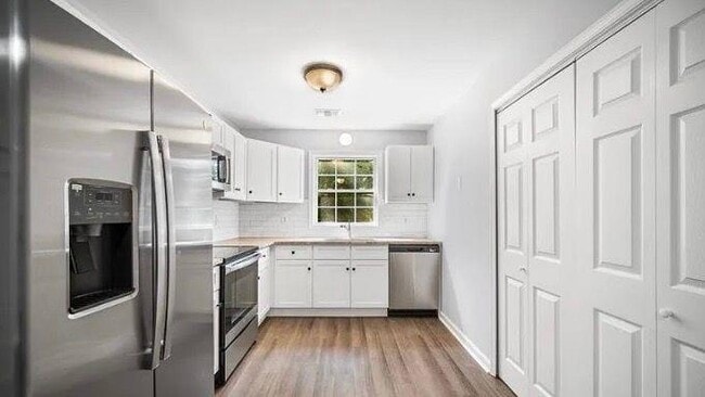 Building Photo - 558 Manning Rd SW