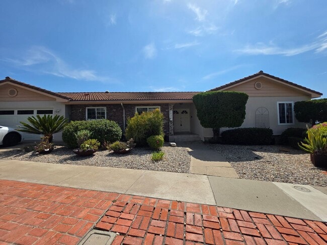 Building Photo - 6437 Elmhurst Dr