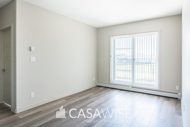 Photo - 1144-1144 Adamson Dr SW