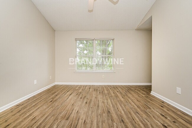 Photo - 283 Coral Cir