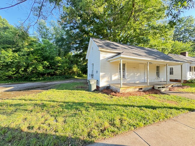 Building Photo - 2Bd/2BA House on MLK close to Ennis Renova...