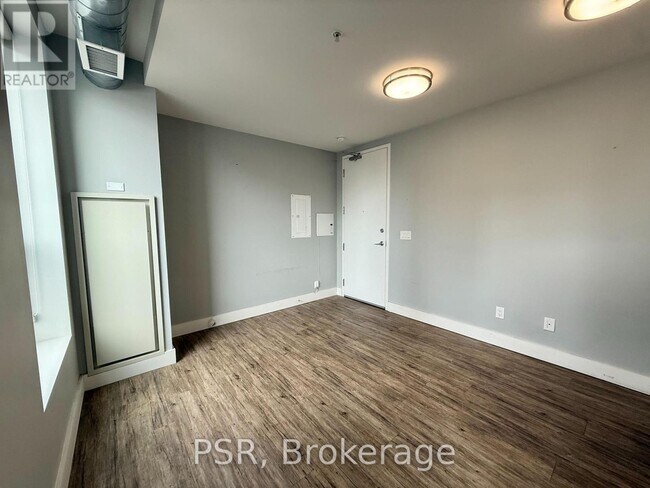 Photo - 2870 Dundas St W Unit 210