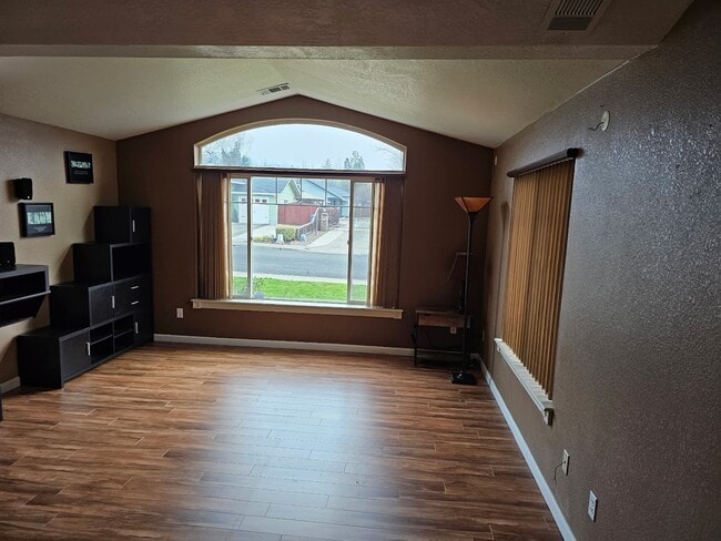 Photo - 978 SW Princeton Pl