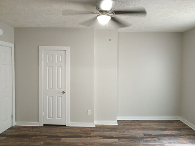 Photo - 130 Mobile St