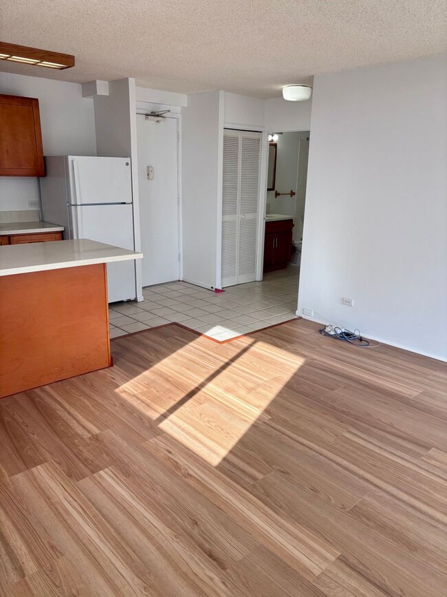 Photo - Available Now : 1 bedroom, 1 bath with 1 assigned parking stall in Summer Villa Unit 1506