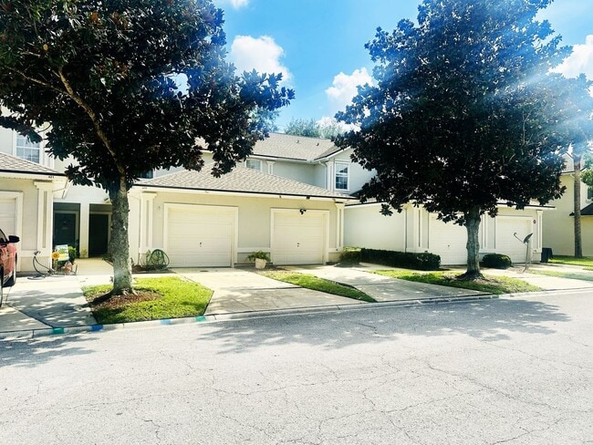 Building Photo - 2 BR 2 BA  TOWNHOME  -    Southern Creek S...