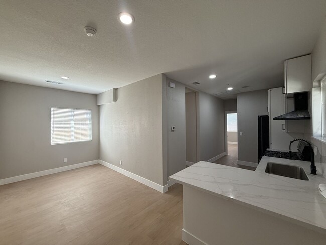 Photo - Lancaster Remodeled 3 bedroom ADU - Available Now! Unidad 1788