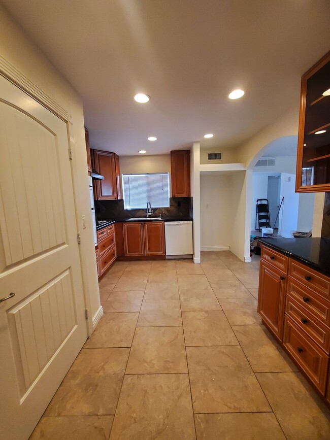 Photo - 2725 S Azalea Dr