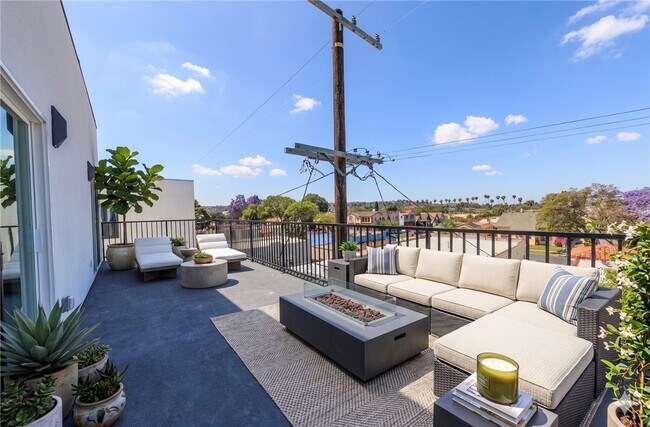 Photo - 2847 S Victoria Ave