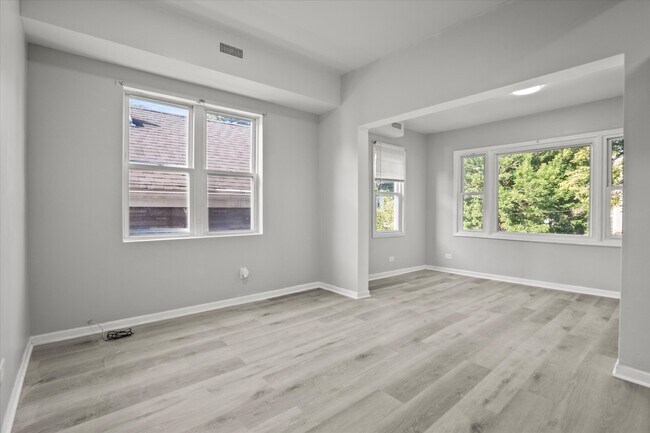 Photo - 4731 S Laflin St Casa