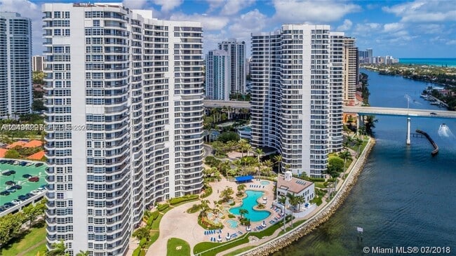 Building Photo - 3600 Mystic Pointe Dr Unit 1401