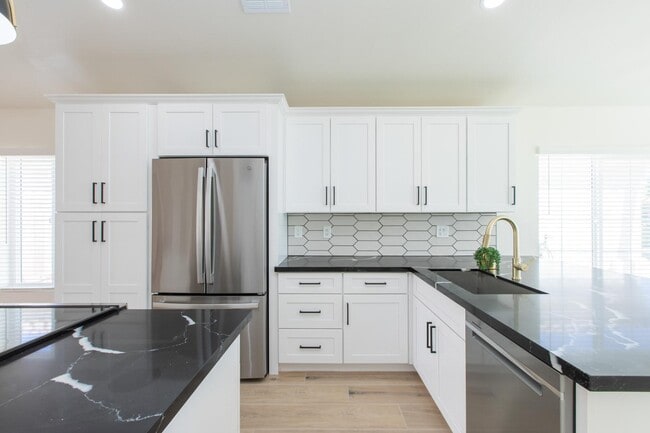 Building Photo - 23554 N 73rd Pl