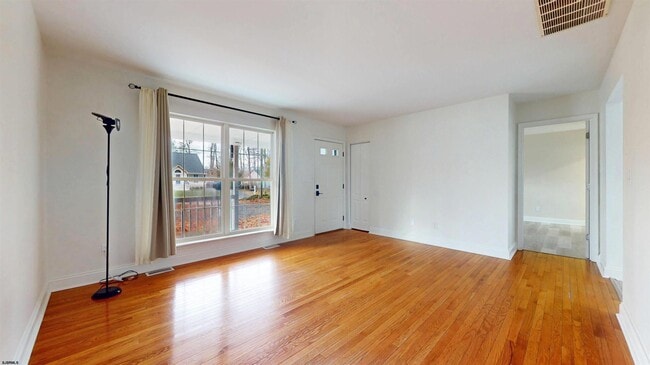 Photo - 450 Redwood Ave