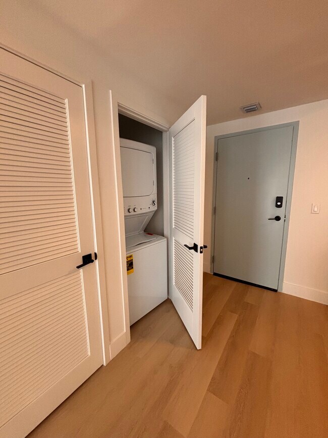 Photo - 2365 NE 184th Ter Unidad B1 Rental