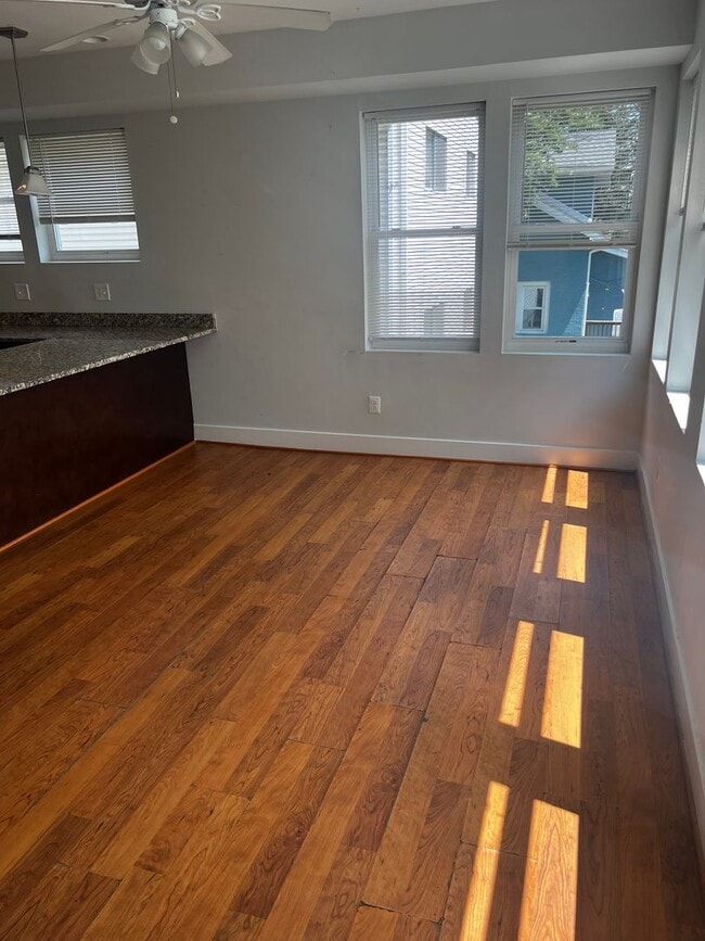 Photo - 1427 Monroe St NE