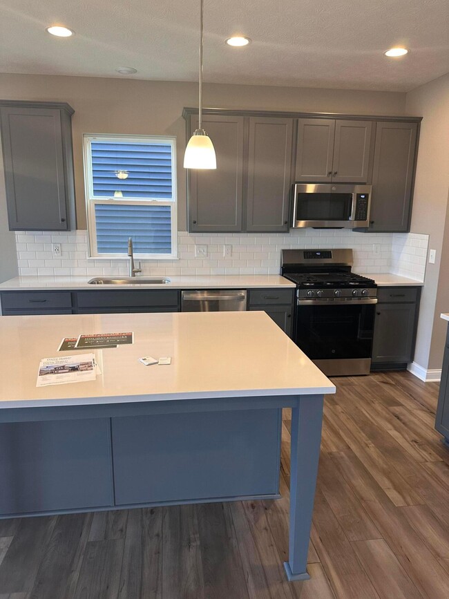 Photo - 2027 Aerotrain Ct N