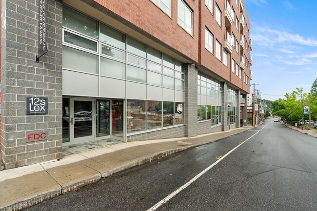 Building Photo - Comfortably-Modern Downtown Condo Unit #303