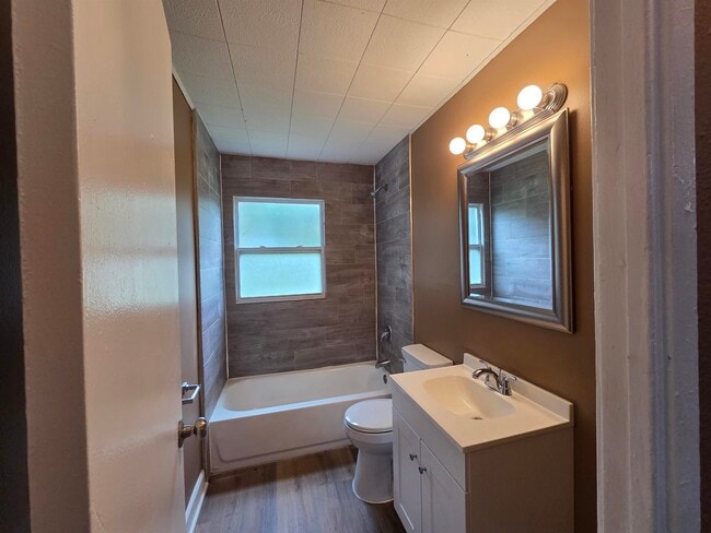 Photo - 3263 Baskin St