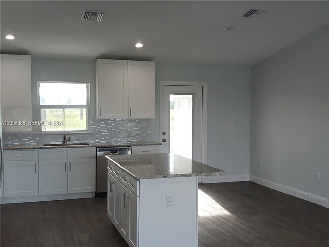 Photo - 634 Royce Rd