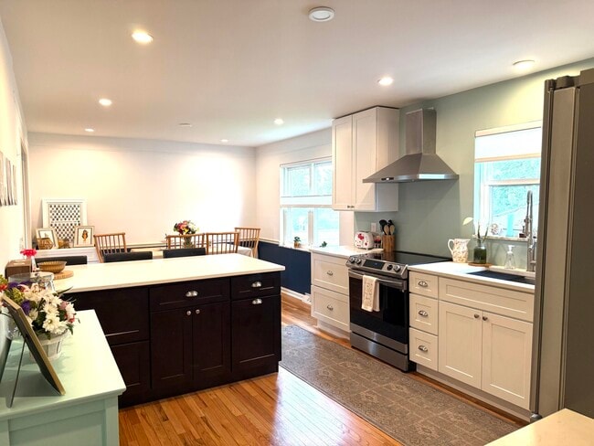 Photo - 2840 Campus Dr