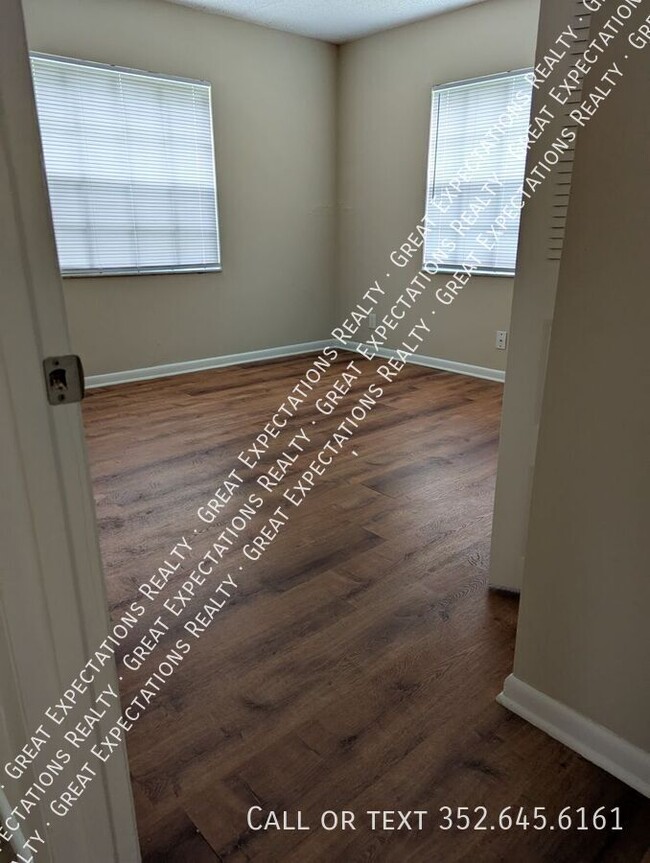 Photo - 121 SE 13th Ave