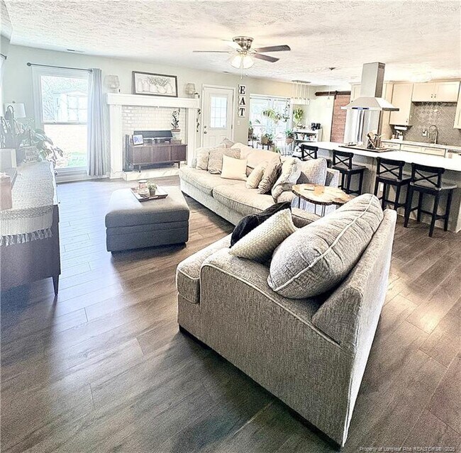 Photo - 372 Woodberry Cir