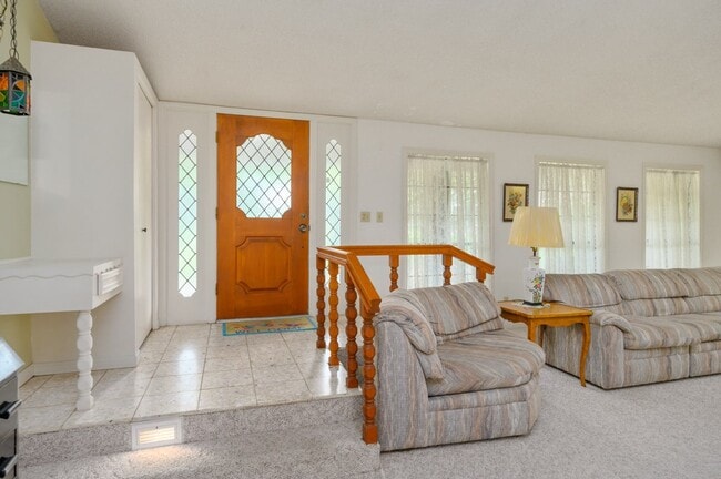 Photo - 103 Memorial Ln