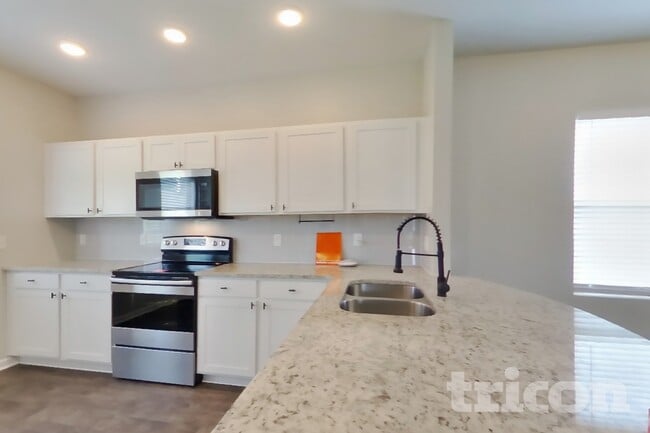 Photo - 1035 Lonergan Cir