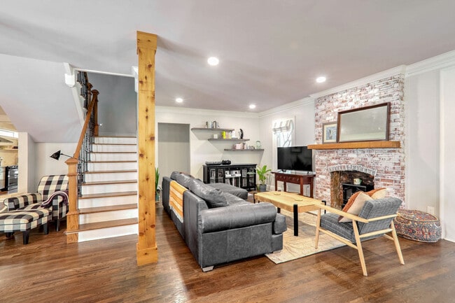 Photo - Room in House on Morgan Pl SE