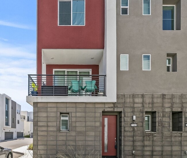 Building Photo - Exquisite Modern Townhome Nestled in the T...