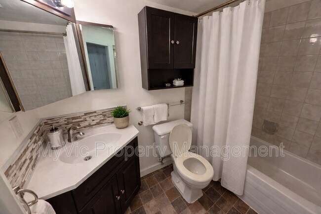 Photo - 11045-11123 123 St NW Unit Two Bed