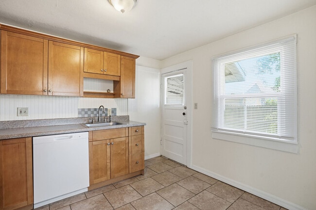 Photo - 409 Lebeau St
