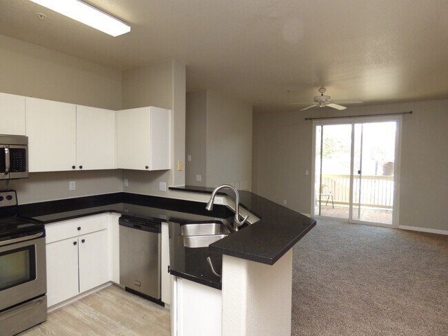 Photo - SOUTHPARK, BEAUTIFUL UPDATES, NEW BLACK GRANITE COUNTERS, NEW CARPET, STAINLESS APPLIANCES, GARAGE! Unit 725