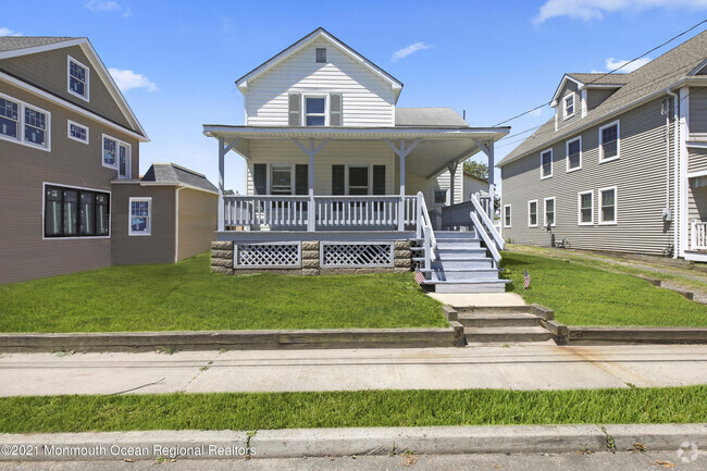 Building Photo - 1715 White St Rental