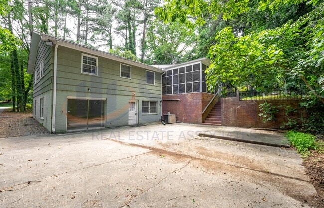 Photo - 6-Bedroom Home with Finished Basement. Com...