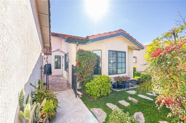 Building Photo - 55+ Age restricted community - This spacious 2-bedroom, 2-bathroom Home is located in the desirab...