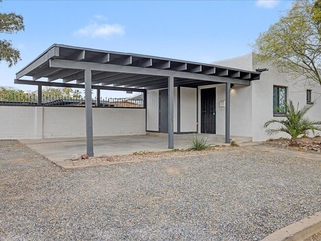 Building Photo - Beautiful & Spacious Home with Modern Upgrades & Community Amenities