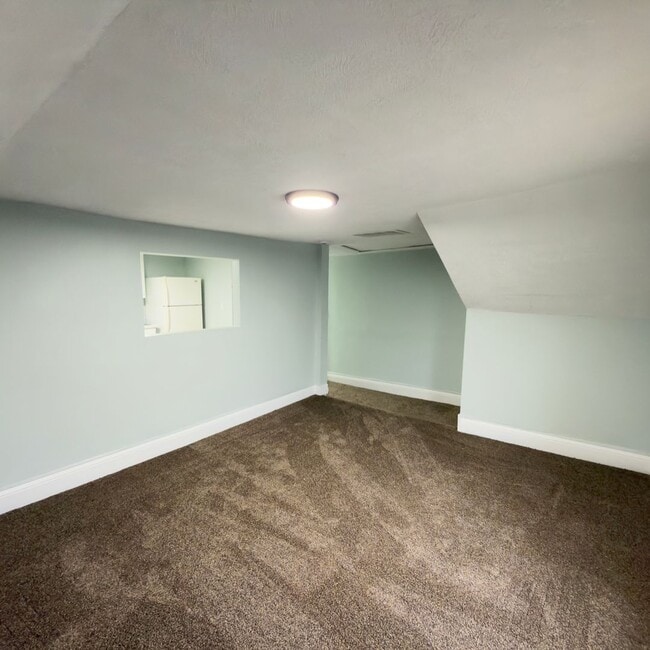 Photo - 439 More St NE