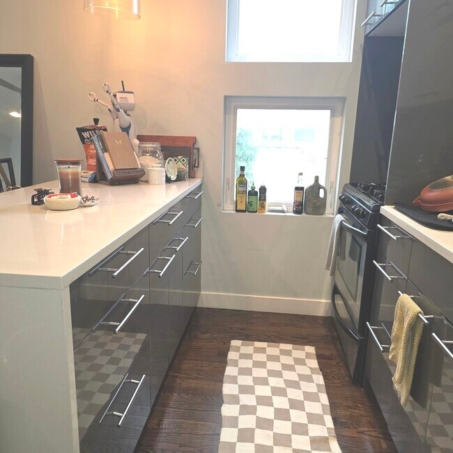 Photo - 2456 N California Ave Unit 2R