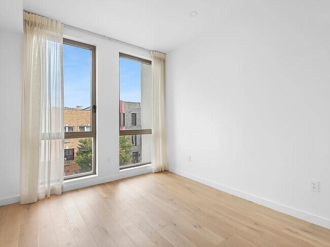 Photo - 373 Palmetto St