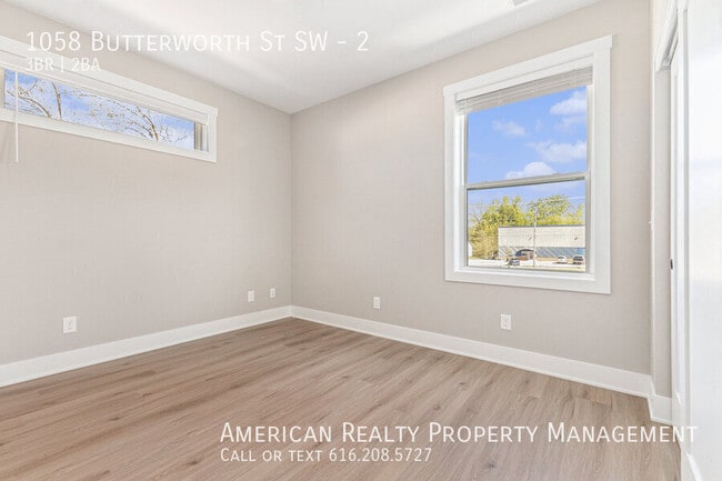 Photo - 1058 Butterworth St SW