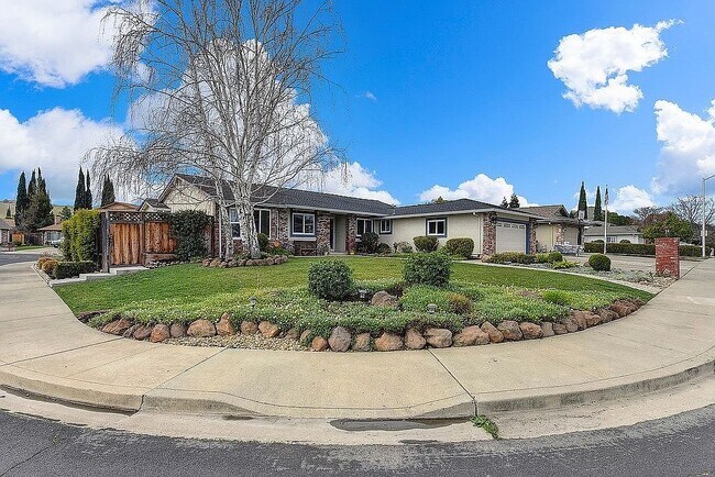 Photo - 2331 Robles Dr