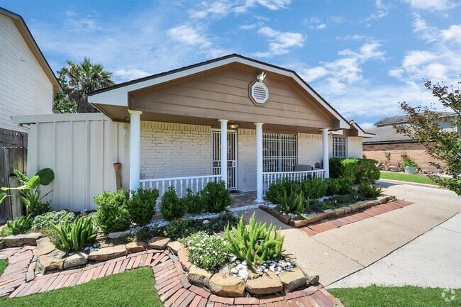 Building Photo - 12922 Grovemill Dr Rental
