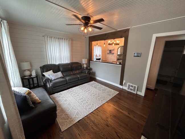 Photo - 222 W 81st St