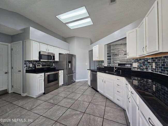 Photo - 13041 Staffordshire Dr S