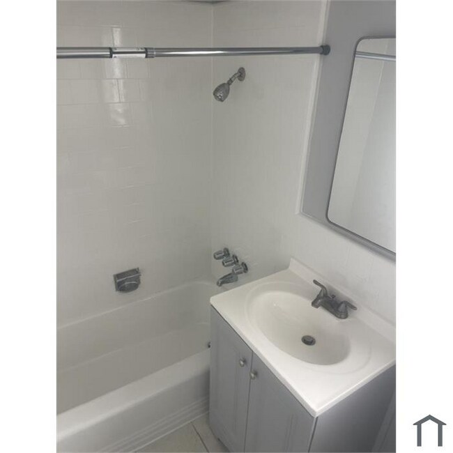 Photo - 1360 W 38th St