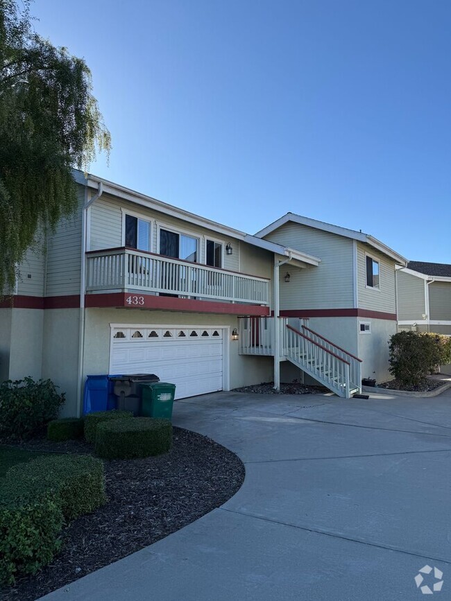 Building Photo - Beautiful Grover Beach Home