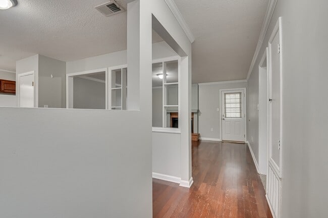 Photo - 2919 Cable Way