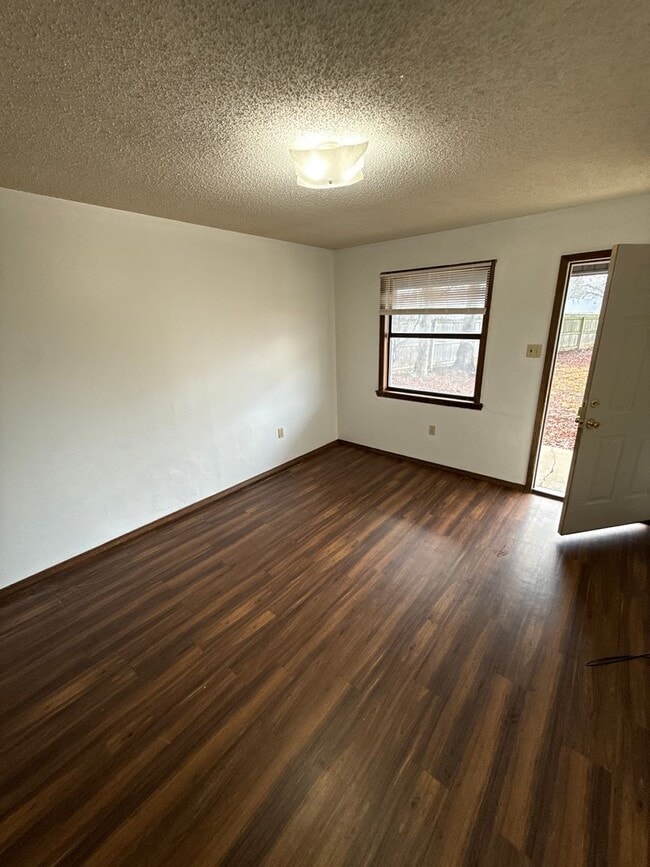 Photo - 805 E N St Unit 4